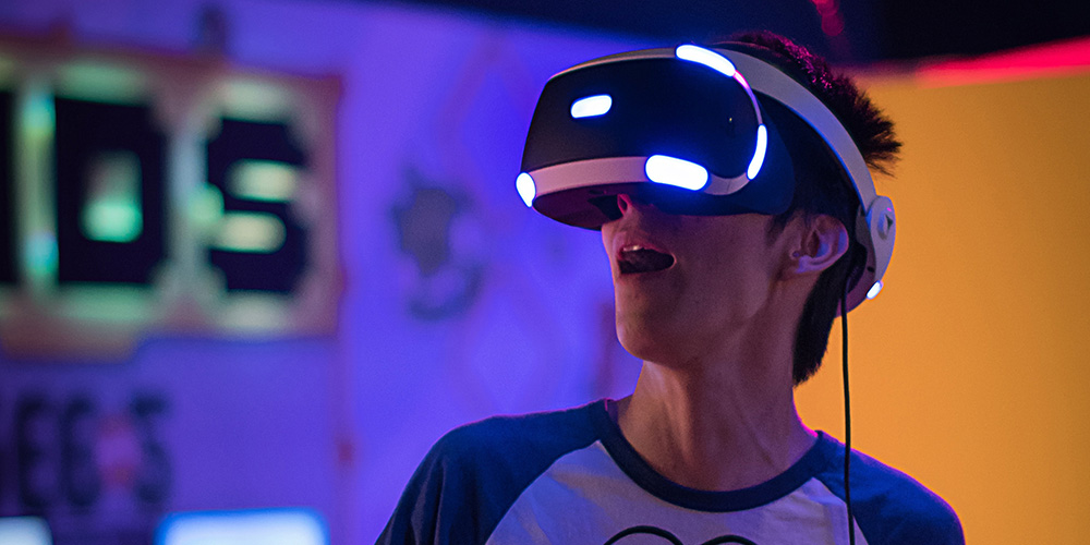 VR(仮想現実)とは?VR動画の活用例とおすすめ動画